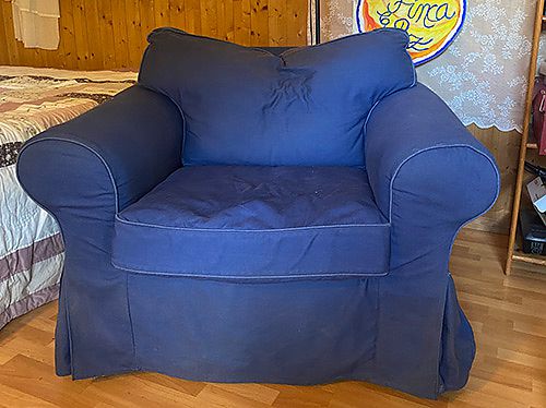 Gemütlicher blauer Sessel